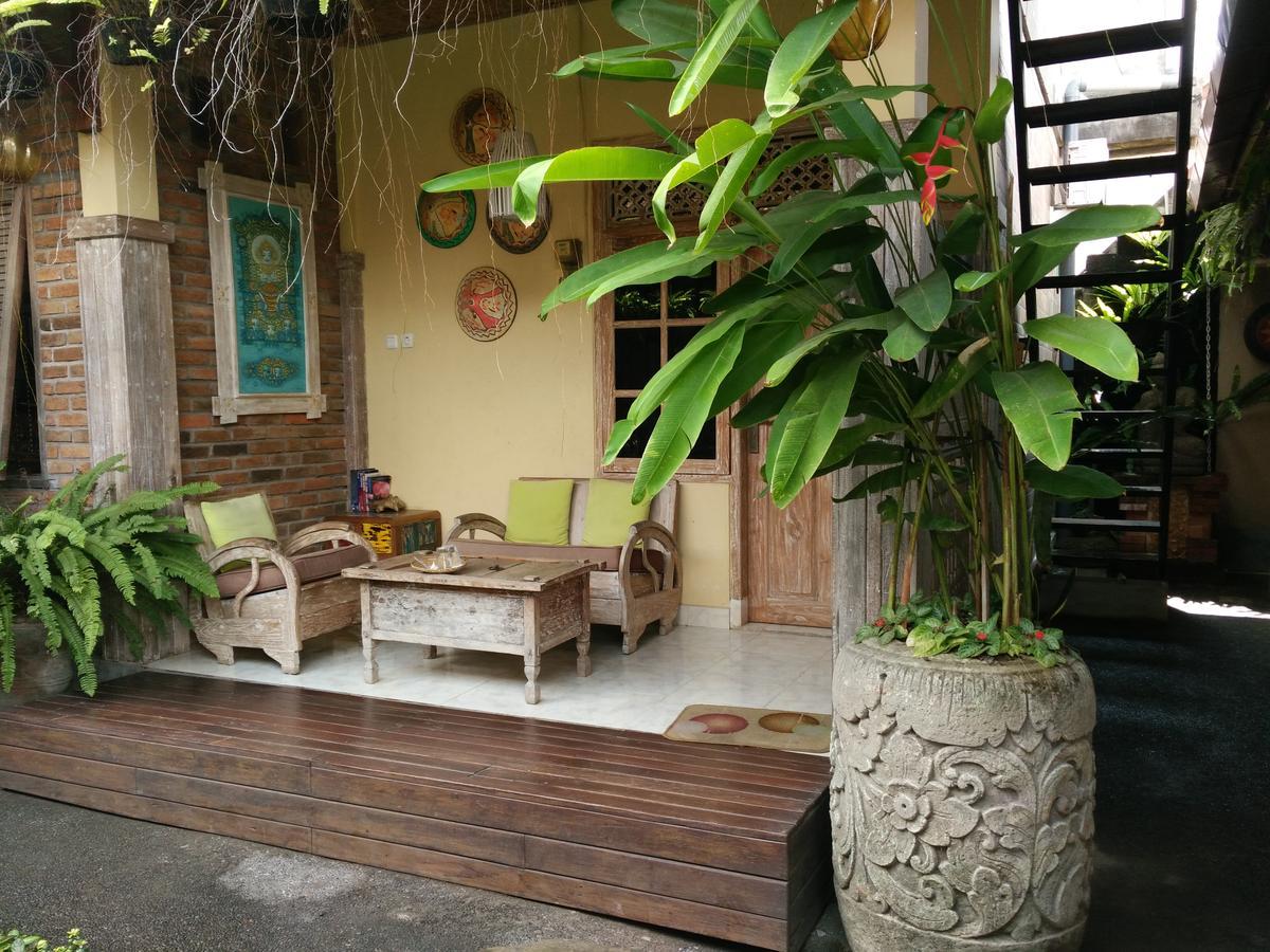 Samblung Mas House Appartamento Denpasar Esterno foto